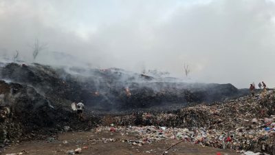 Kebakaran TPA Cikundul Sukabumi Terus Meluas, Gubuk Pengepul Barang Bekas Ikut Dilalap Api